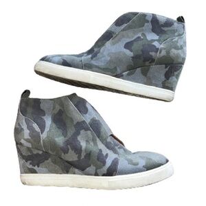 Linea Paolo gray camouflage hidden wedge sneakers size 8